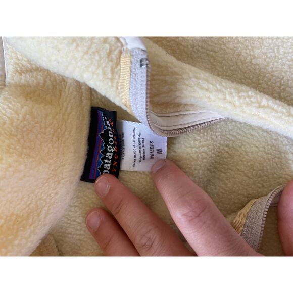 Patagonia size: M yellow women's pull-over - Picture 3 of 4